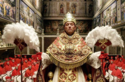 Джуд Лоу и Джон Малкович в первом официальном кадре со съемок «Нового папы»