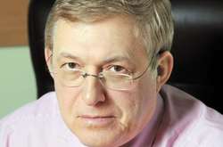 Засноване Кичигиним суспільно-політичне видання «2000» почало виходити в Києві з 1999 року