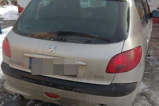 Власники автівки не зачинили дверцята, чим скористалися зловмисники - У столиці затримали «кримінальний дует» за крадіжку із автомобіля