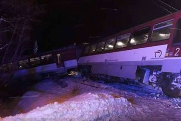 Катастрофа на залізниці у Словаччині: перекинулися два вагони, є постраждалі