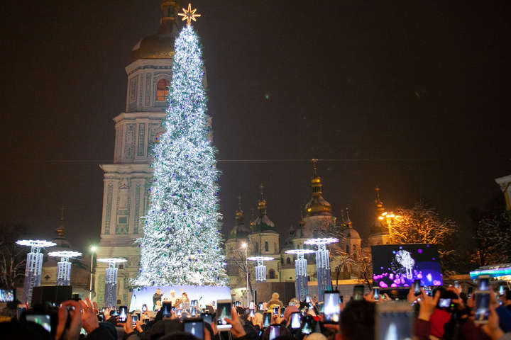 Організатори новорічних свят розповіли про долю головної ялинки України