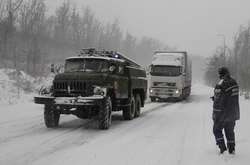 Негода в Україні: вже у трьох областях обмежено рух транспорту