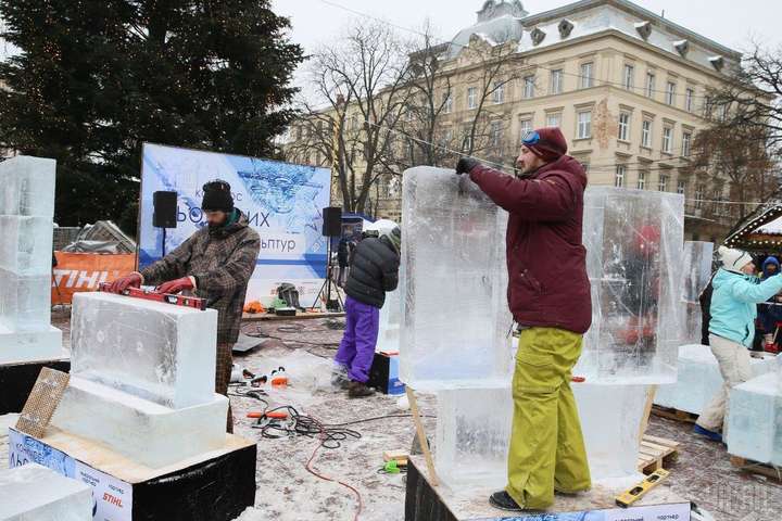 У Львові стартував конкурс крижаних скульптур