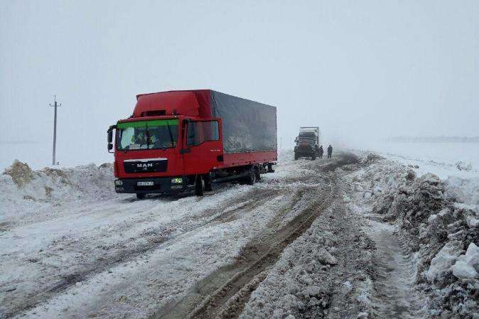 Снігопад на Полтавщині: за добу із заметів витягли понад 60 машин і автобусів
