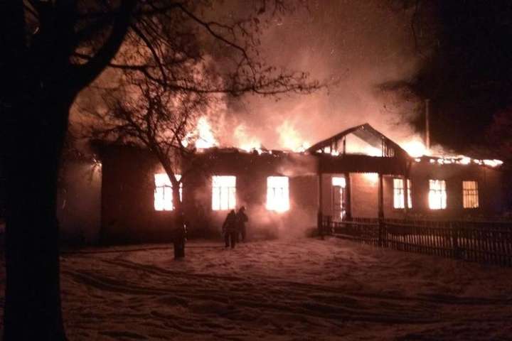 На Київщині згорів будинок культури (фото)