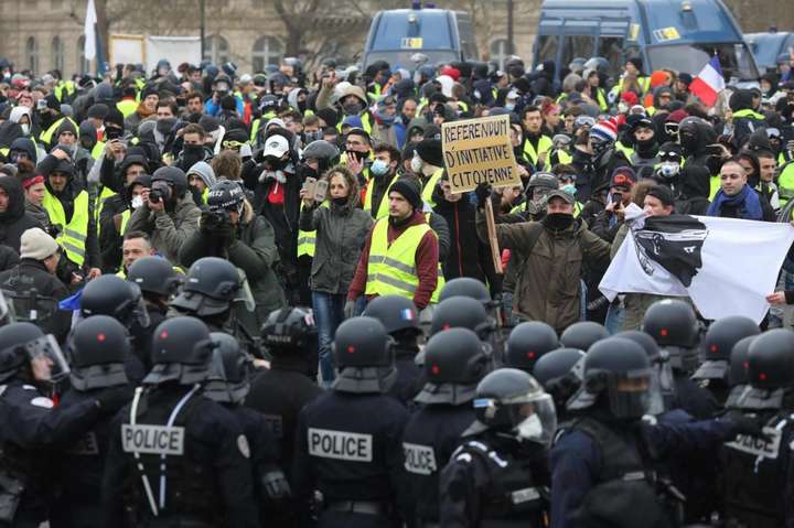 Протести «жовтих жилетів»: у Парижі поліція затримала 59 учасників