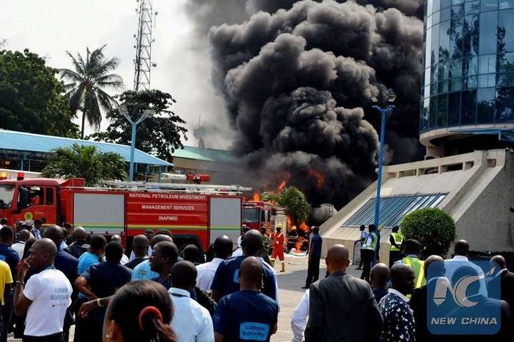 Внаслідок вибуху бензовозу в Нігерії загинули понад 20 осіб