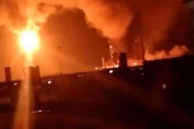 ДСНС: жертв та постраждалих внаслідок пожежі на заводі у Калуші немає