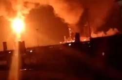 На місці пожежі працюють 90 рятувальників