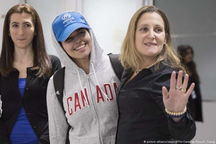 Глава МЗС Канади зустріла у Торонто біженку із Саудівської Аравії