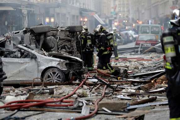 Вибух у Парижі: загиблі пожежники прибули на виклик щодо витоку газу до трагедії