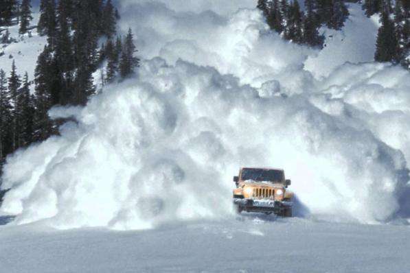 Рятувальники попередили про загрозу зсувів снігу у Карпатах 