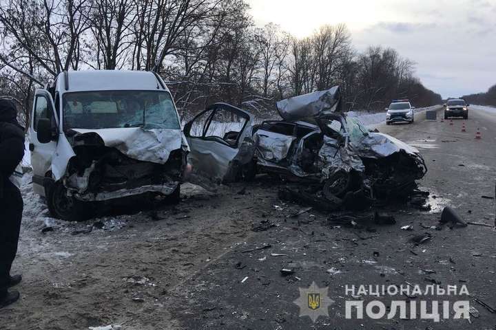 Причини аварії встановлює поліція - На Харківщині зіткнулися мікроавтобус і легковик: четверо загиблих