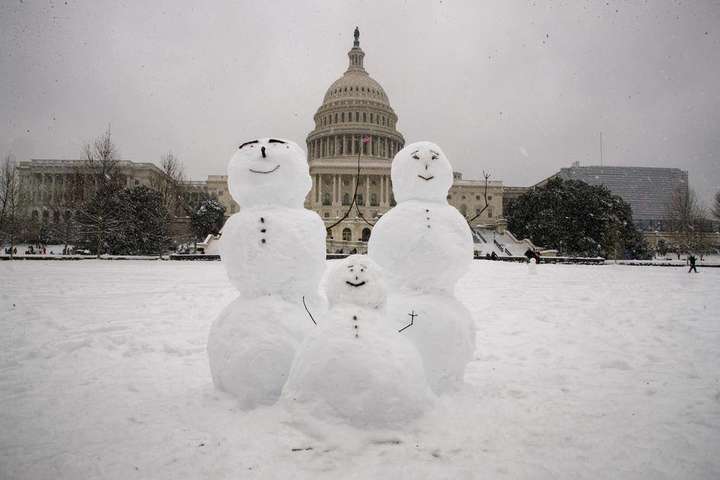 Сильна снігова буря накрила Вашингтон 