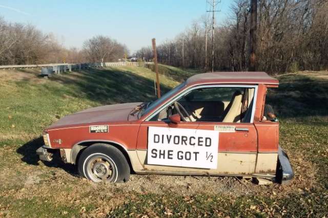 Як люди святкують своє розлучення. Добірка оригінальних фото