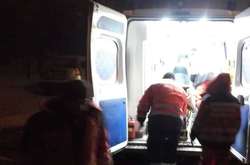 Рятувальники спустили травмовану жінку з 18-го поверху і передали в руки лікарів