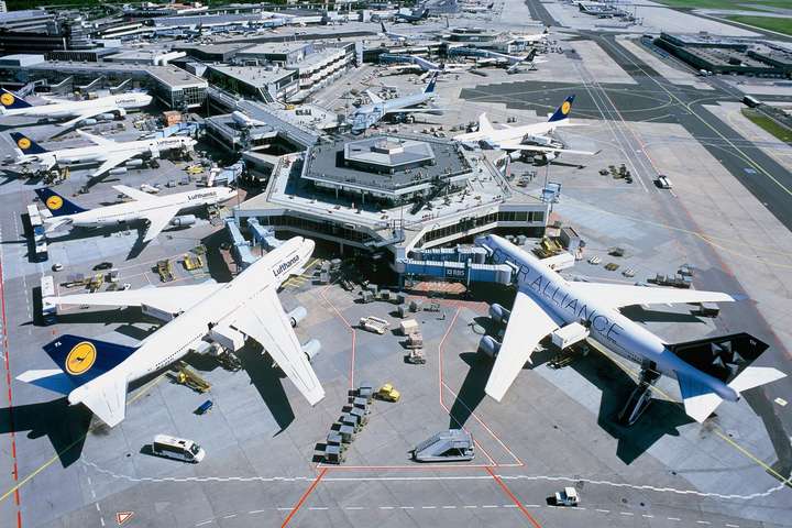 15 января в восьми аэропортах Гeрмании пройдут забастовки