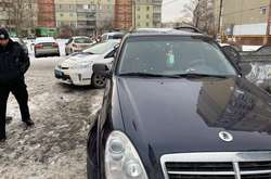 У Києві невідомі обстріляли автомобіль працівників штабу Гриценка (фото)