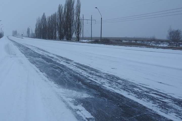 Погіршення погодних умов: водіям Київщини радять утриматися від далеких поїздок