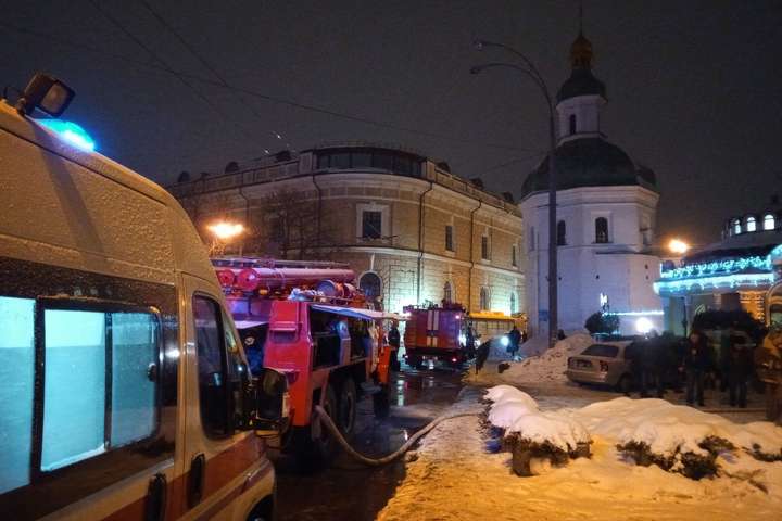 Пожежу на території Лаври у Києві локалізували