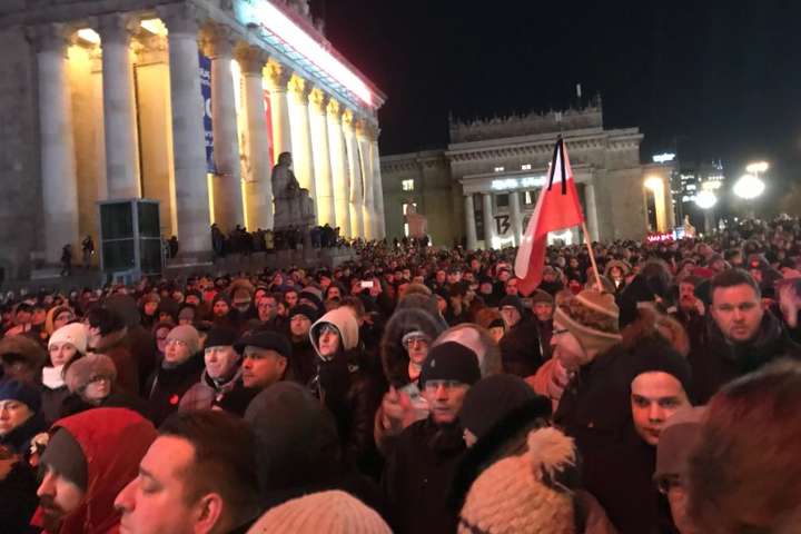 Польщу охопили багатотисячні мітинги проти насильства