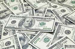 В Нью-Йорке пассажир метро нашел $10 тысяч и отнес их в полицию