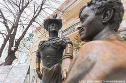 Проня и Свирид. История создания памятника героям комедии «За двумя зайцами»