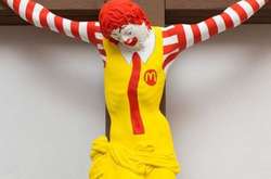 Распятый на кресте Рональд Макдональд возмутил жителей Израиля