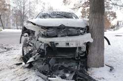 У автомобіля Citroen сильно пошкоджена передня частина