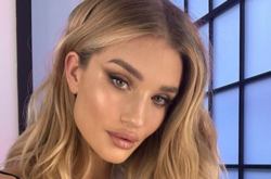 Рози Хантингтон-Уайтли с сыном на прогулке в Лос-Анджелесе (фото)