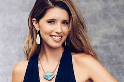 Кольцо за $400 тысяч: Дочь Шварценеггера прогулялась с огромным бриллиантом на пальце