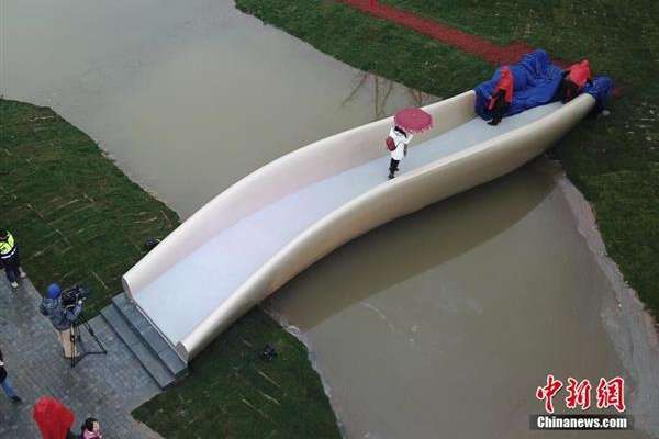 В Шанхае открыли самый длинный мост, напечатанный на 3D-принтере (фото)