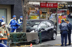 В центре Токио пятеро человек пострадали из-за наезда автомобиля на толпу
