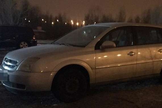 Автоугонщики за допомогою евакуатора викрали автівку у Києві