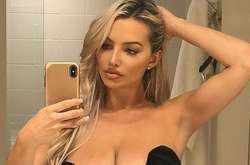 Эффектная модель с восьмым размером груди восхитила сеть своими роскошными формами