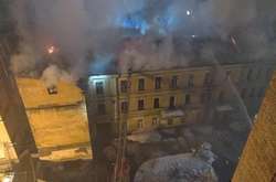  Пожежа виникла на даху 3-поверхової на площі 700 кв. м 