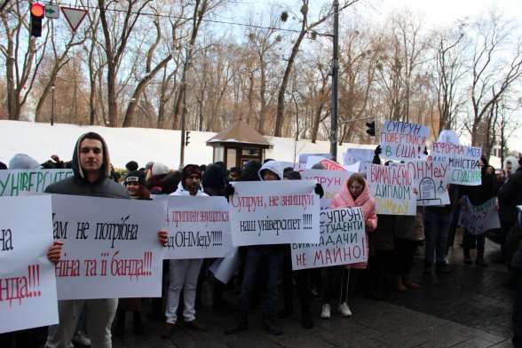 Студенти Одеського медуніверситету вийшли на акцію протесту (фото)