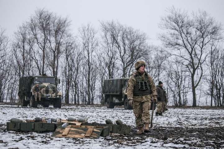 Бойовики розстріляли машини ЗСУ на Донбасі: поранено 10 військових