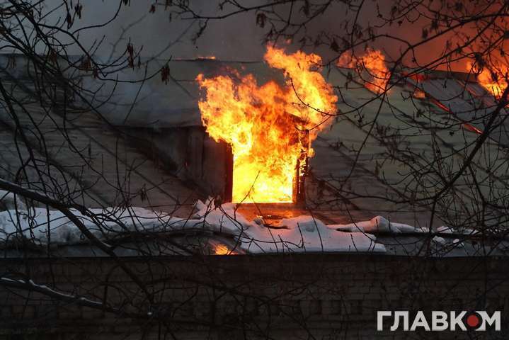 На тушение пожара в центре Киева у спасателей ушло три часа (фото)