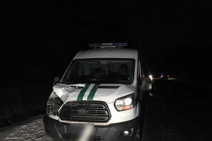 Смертельна ДТП під Києвом: інкасаторська автівка збила чоловіка (фото)