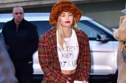  Майли Сайрус 
  