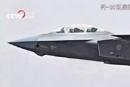 Китай розробляє двомісний варіант стелс-винищувача J-20