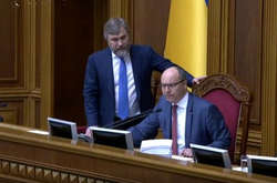 «Нечисть, відійди від мене». Як Парубій виганяв з президії православного Новинського