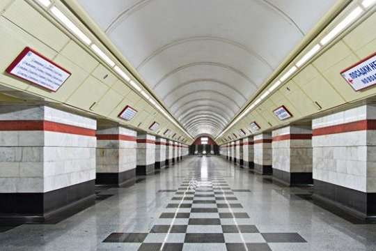 Дві столичні станції метро відремонтують для вільного доступу маломобільних осіб
