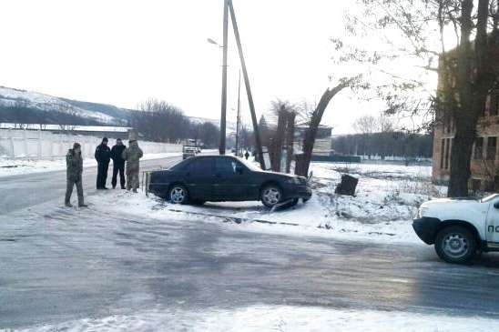 У Могилів-Подільському Mercedes збив на тротуарі 39-річного пішохода