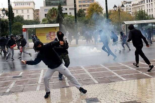 В Афінах поліція застосувала сльозогінний газ у ході протесту вчителів 