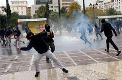 В Афінах поліція застосувала сльозогінний газ у ході протесту вчителів 