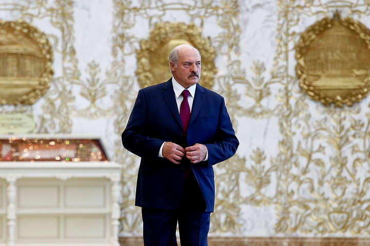 Лукашенко отказался переводить Беларусь на российский рубль