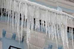 У Москві двоє людей загинули через падіння льоду з дахів