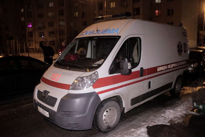 У Києві чоловік викинувся з вікна багатоповерхівки